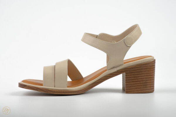 W037032, beige